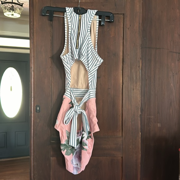 Albion Fit Island Fever One Piece Size Medium - Picture 3 of 6